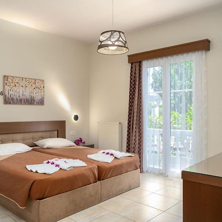 Stathis Beachfront Luxury Rooms Kalamákion Eksteriør billede