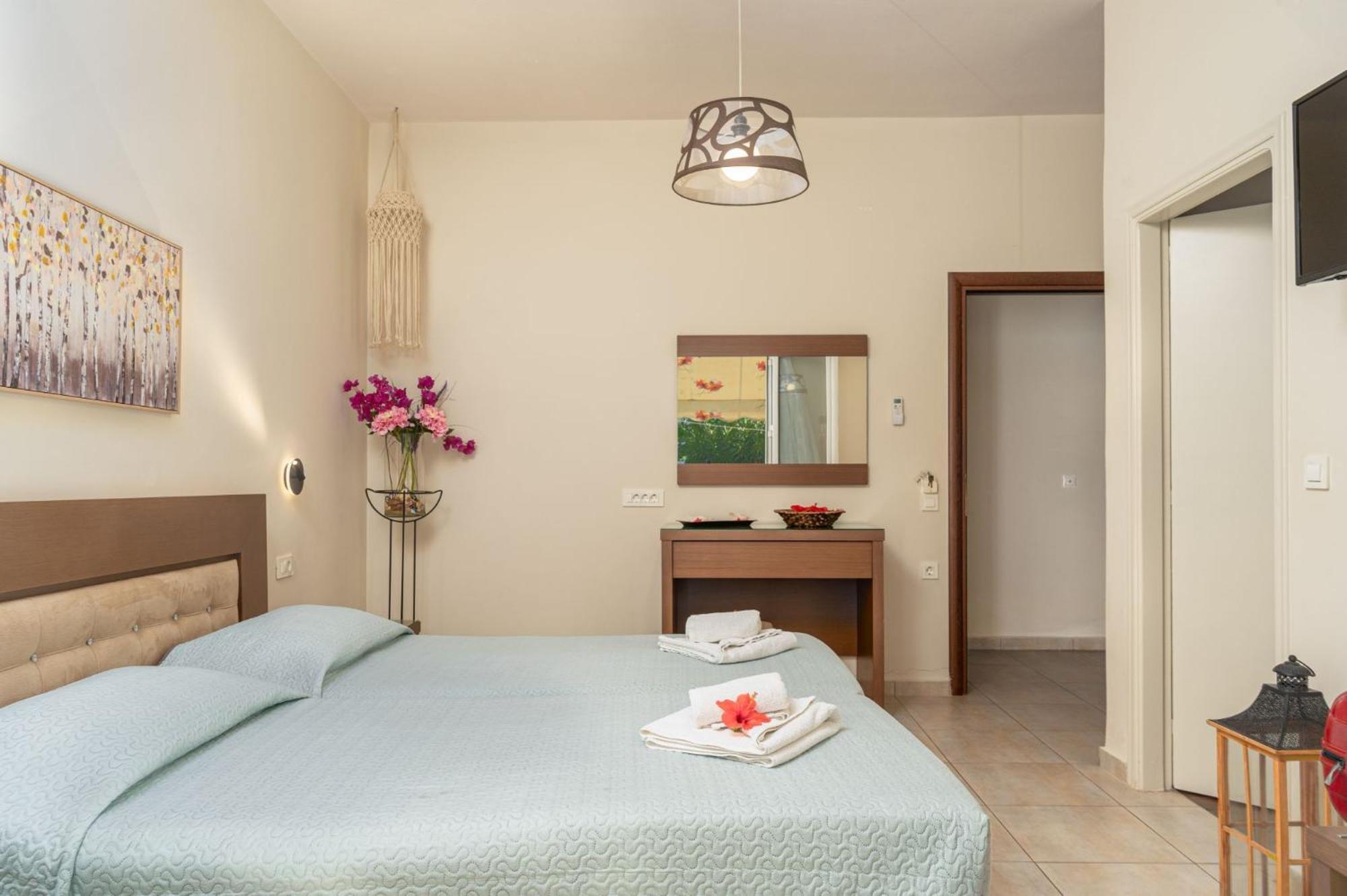 Stathis Beachfront Luxury Rooms Kalamákion Værelse billede