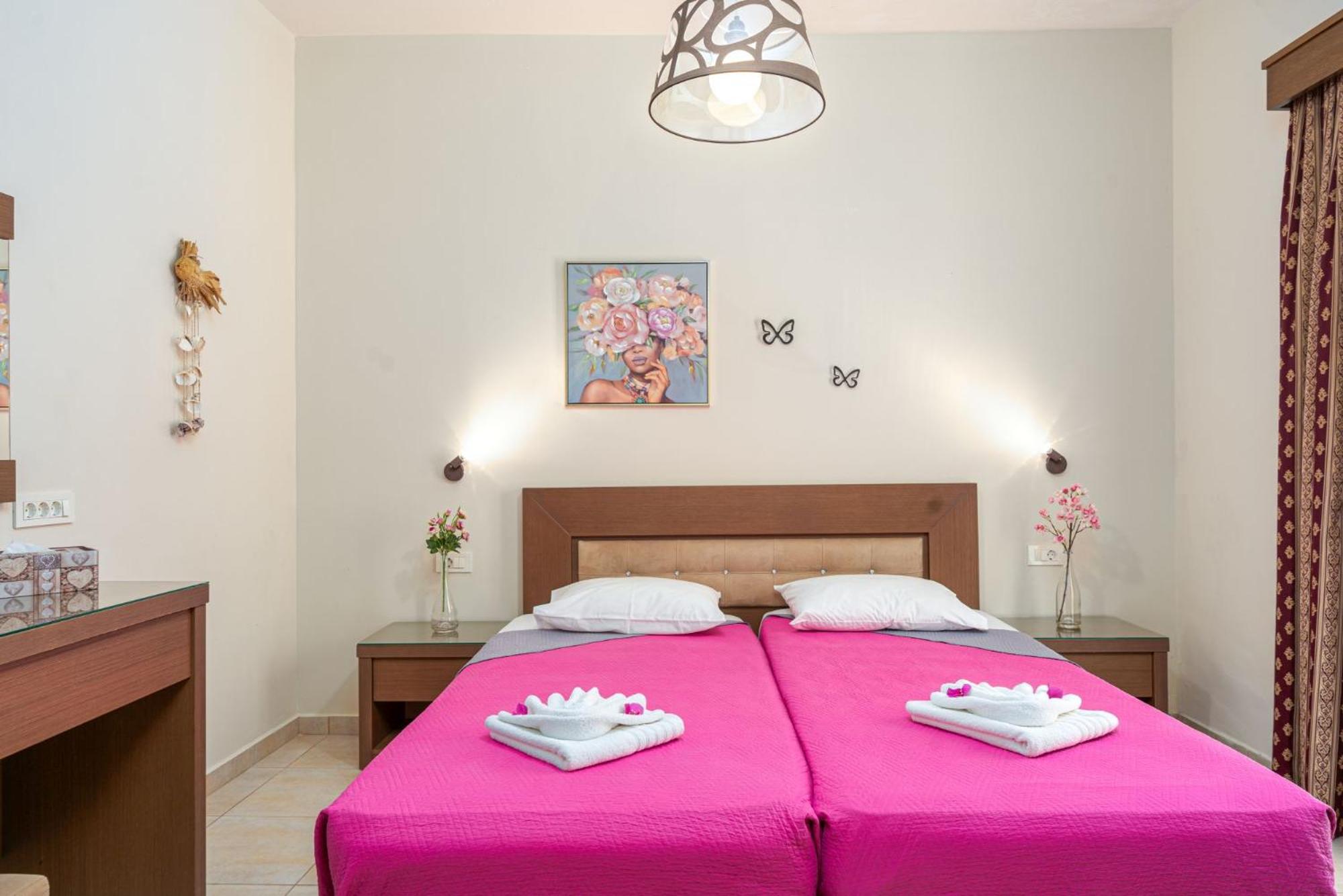 Stathis Beachfront Luxury Rooms Kalamákion Værelse billede