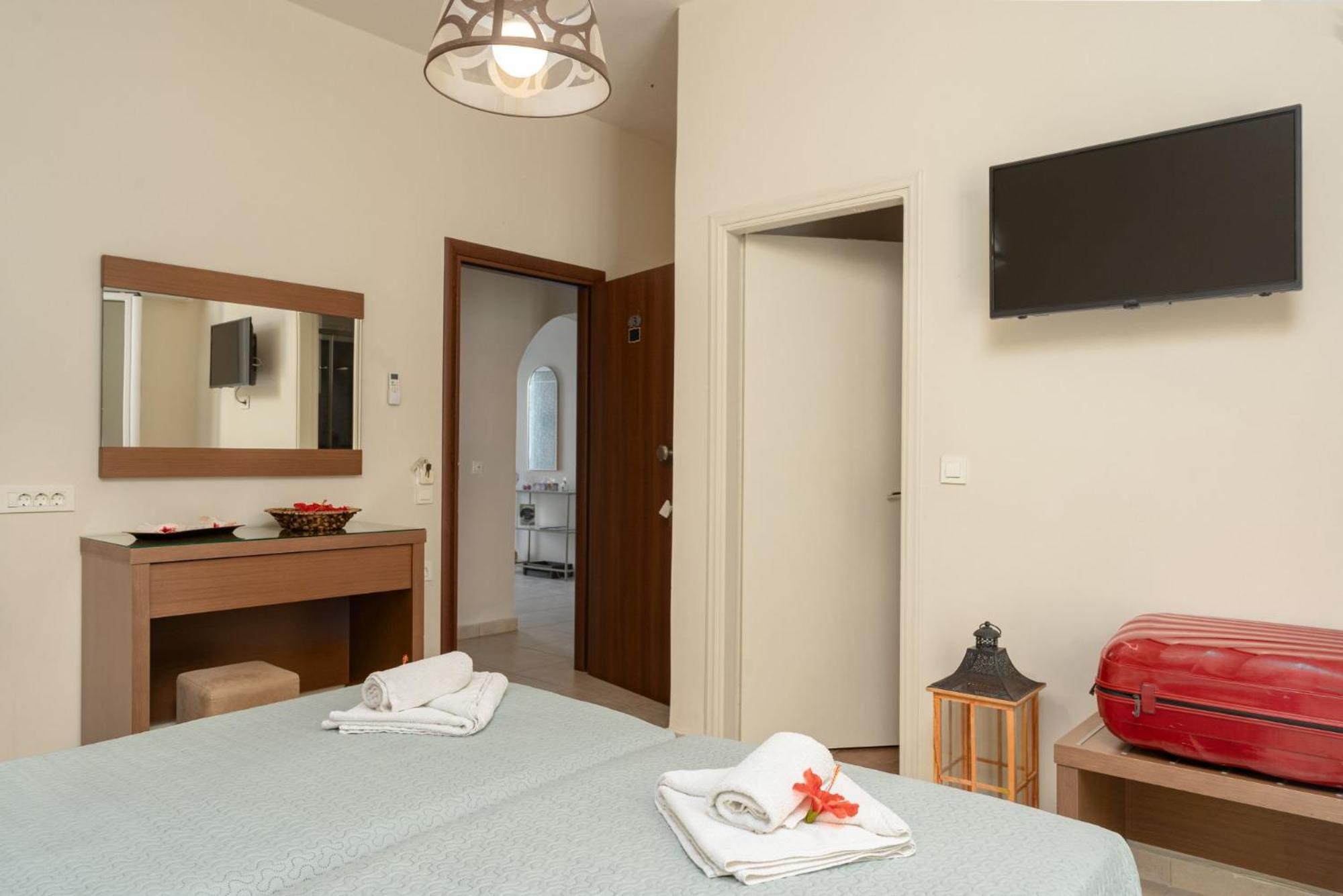 Stathis Beachfront Luxury Rooms Kalamákion Eksteriør billede