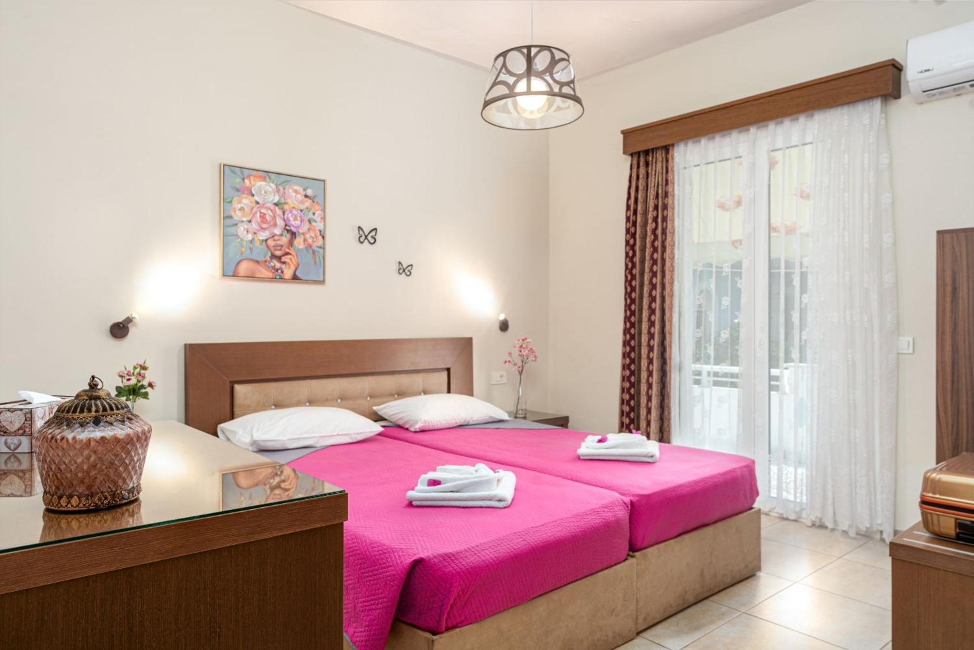 Stathis Beachfront Luxury Rooms Kalamákion Værelse billede