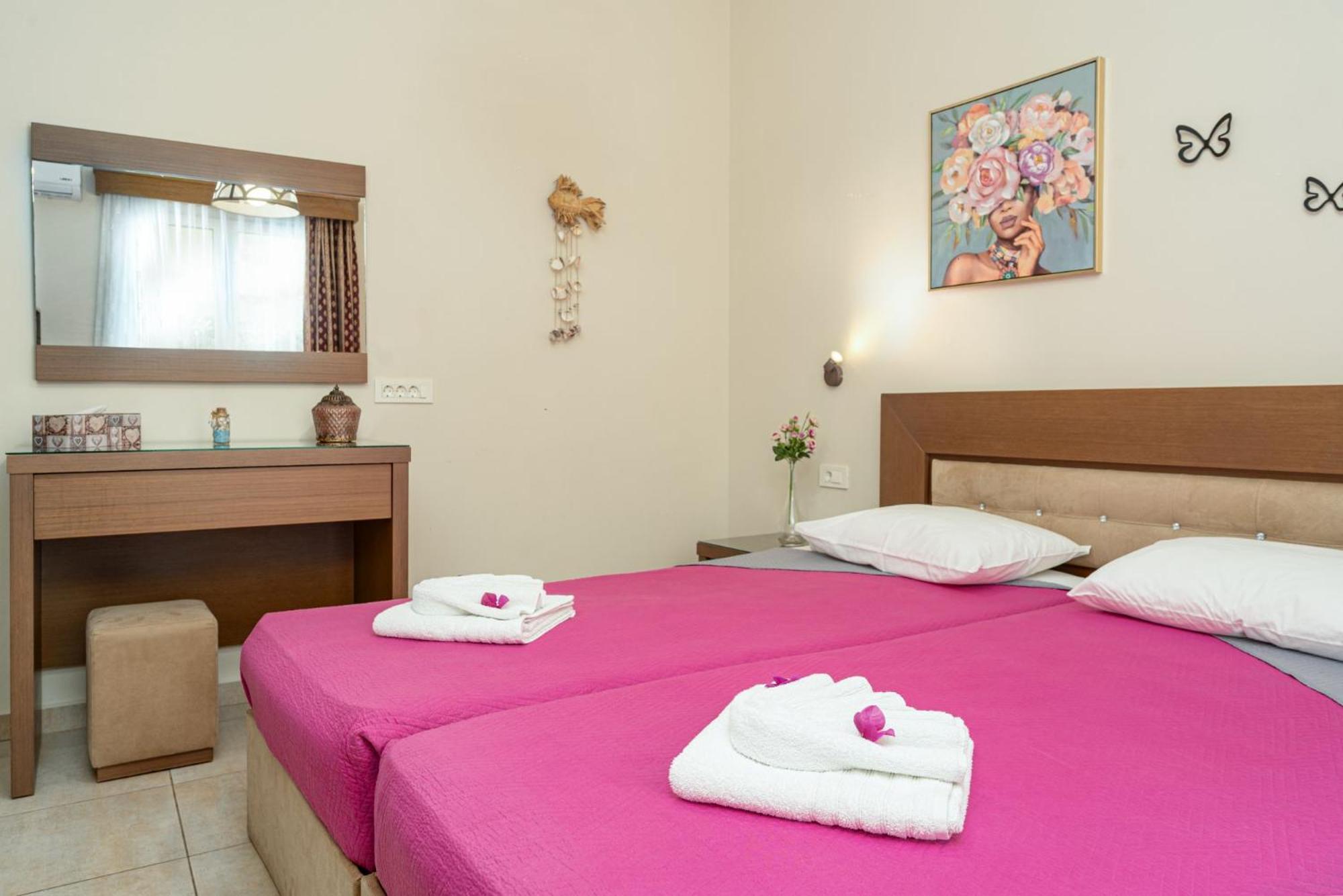 Stathis Beachfront Luxury Rooms Kalamákion Værelse billede