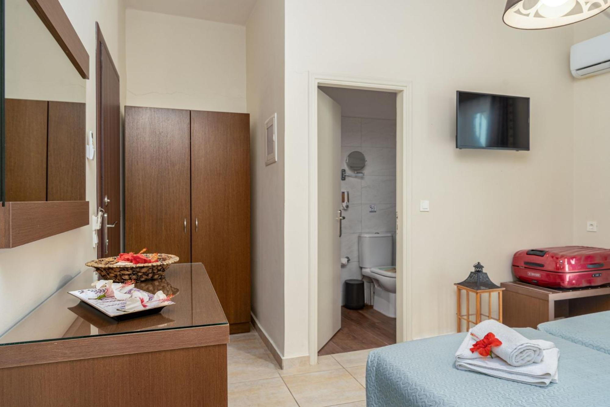 Stathis Beachfront Luxury Rooms Kalamákion Værelse billede