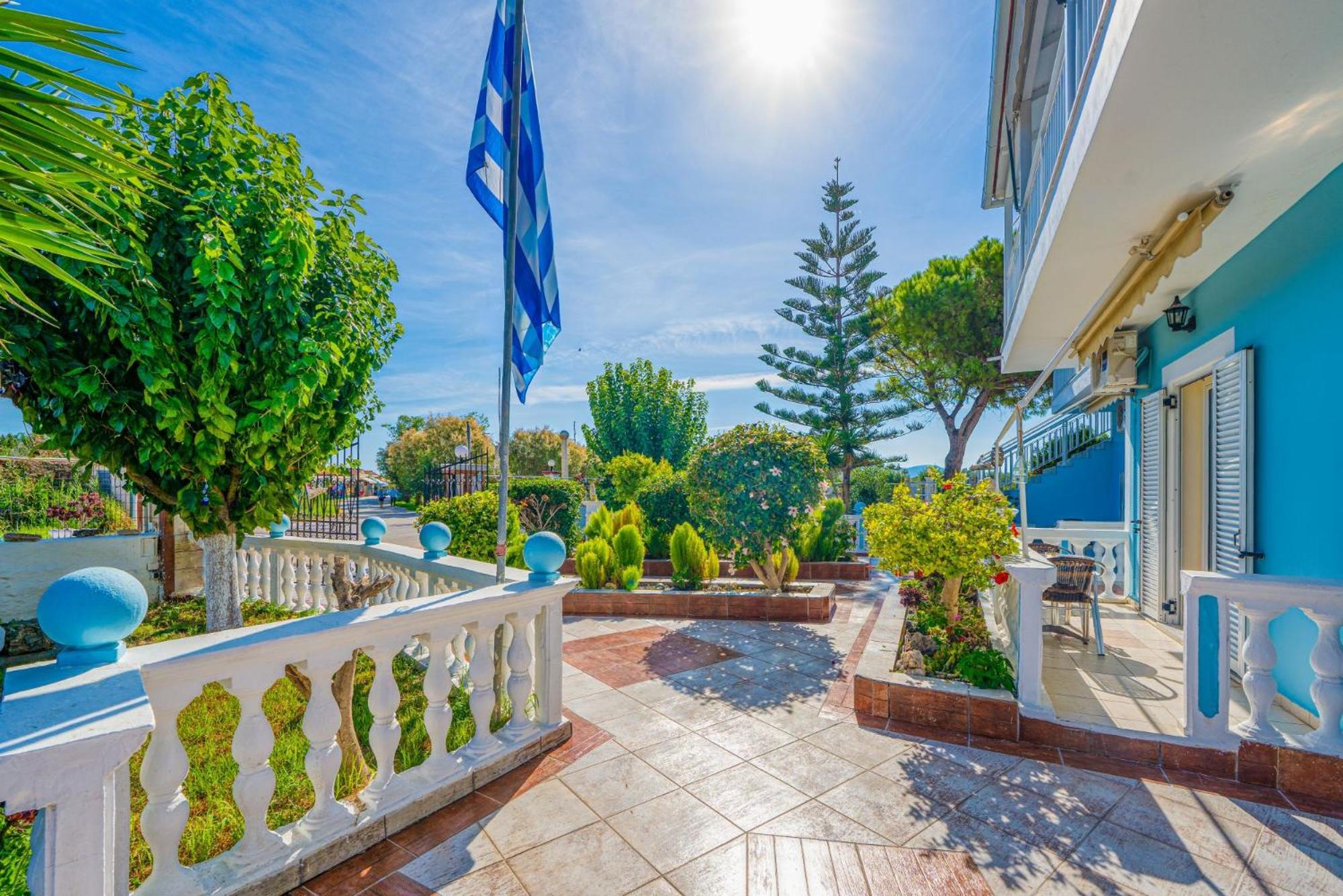 Stathis Beachfront Luxury Rooms Kalamákion Eksteriør billede