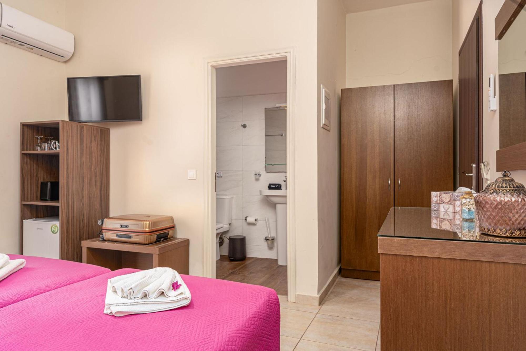 Stathis Beachfront Luxury Rooms Kalamákion Eksteriør billede